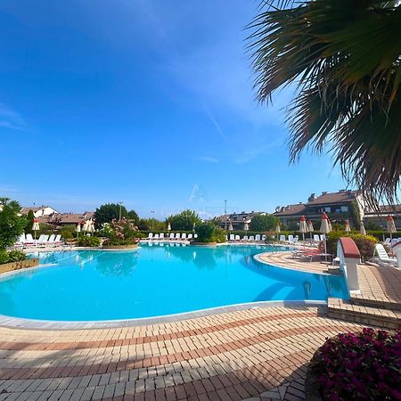 Perla Apartment - 3 Piscine E Un Bar - Desenzano 代森扎诺-德尔加达 外观 照片