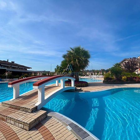 Perla Apartment - 3 Piscine E Un Bar - Desenzano 代森扎诺-德尔加达 外观 照片