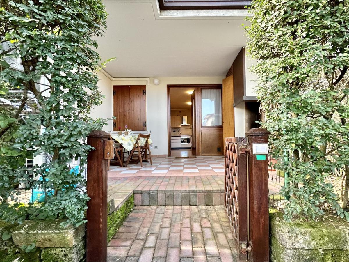 Perla Apartment - 3 Piscine E Un Bar - Desenzano 代森扎诺-德尔加达 外观 照片