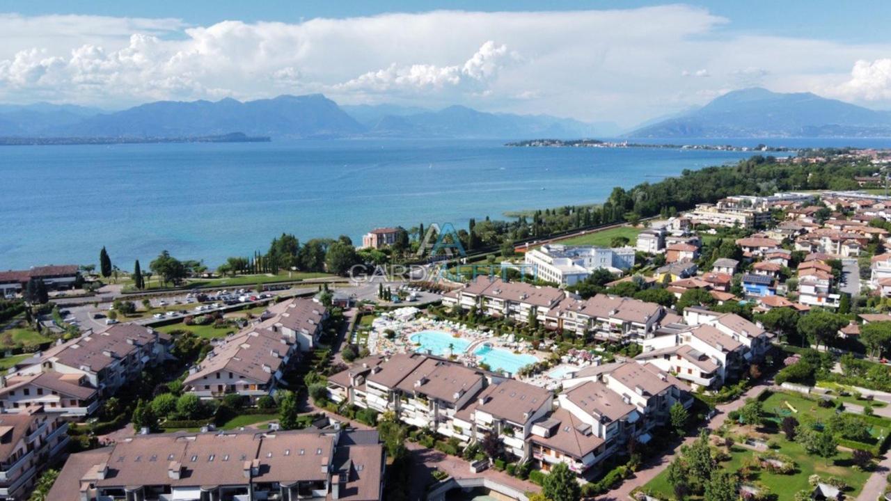 Perla Apartment - 3 Piscine E Un Bar - Desenzano 代森扎诺-德尔加达 外观 照片