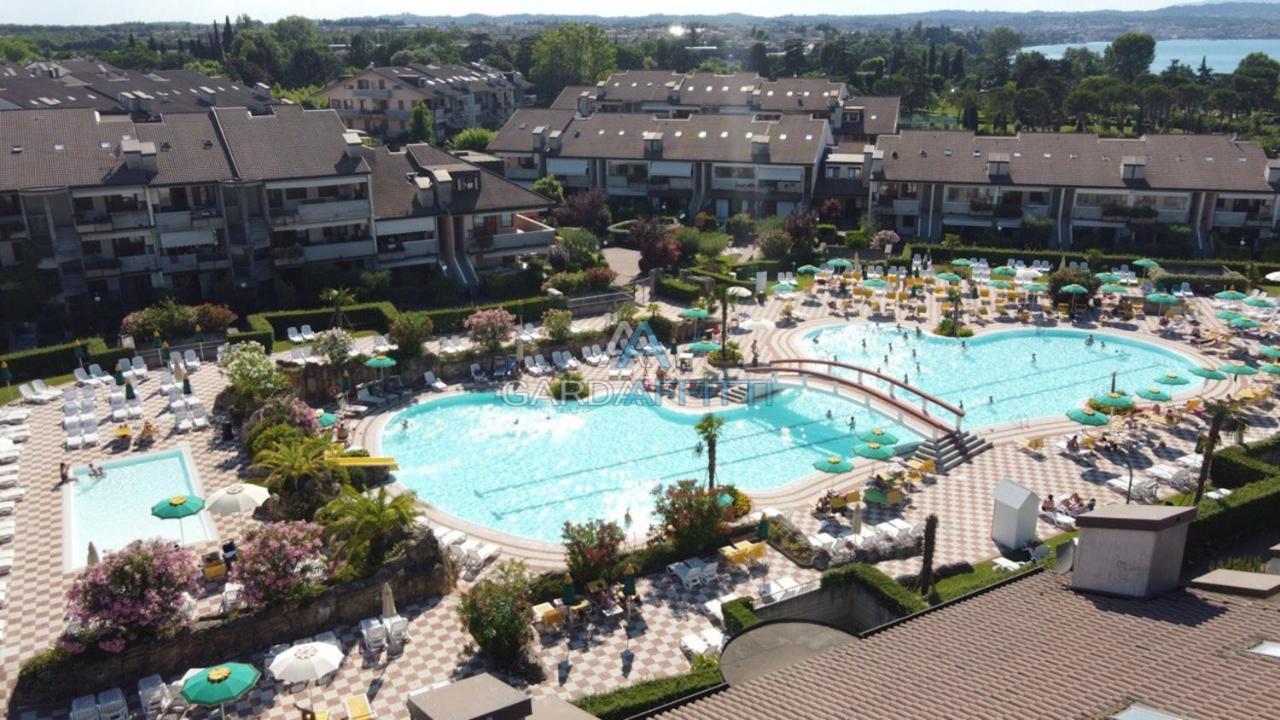 Perla Apartment - 3 Piscine E Un Bar - Desenzano 代森扎诺-德尔加达 外观 照片