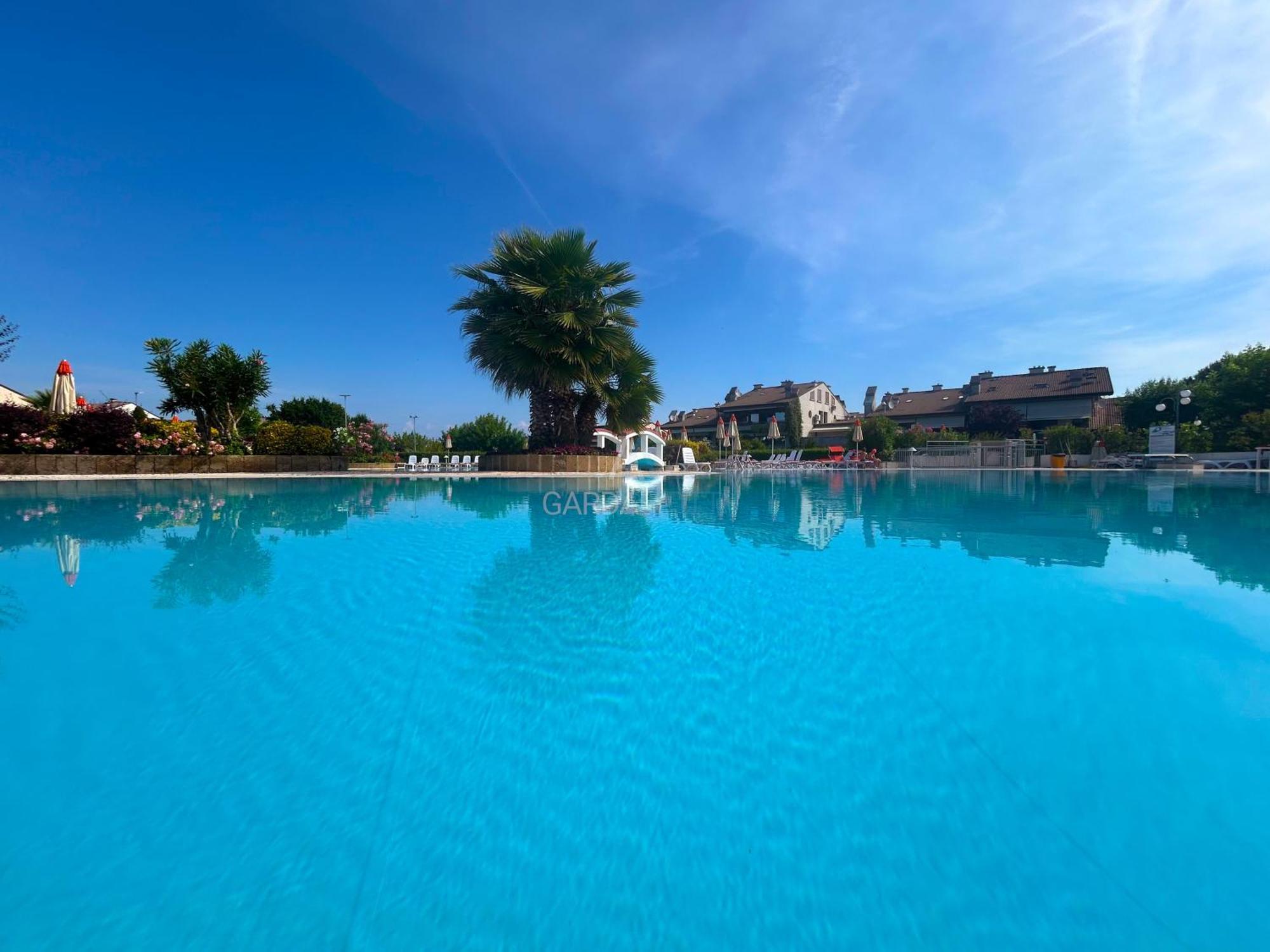 Perla Apartment - 3 Piscine E Un Bar - Desenzano 代森扎诺-德尔加达 外观 照片
