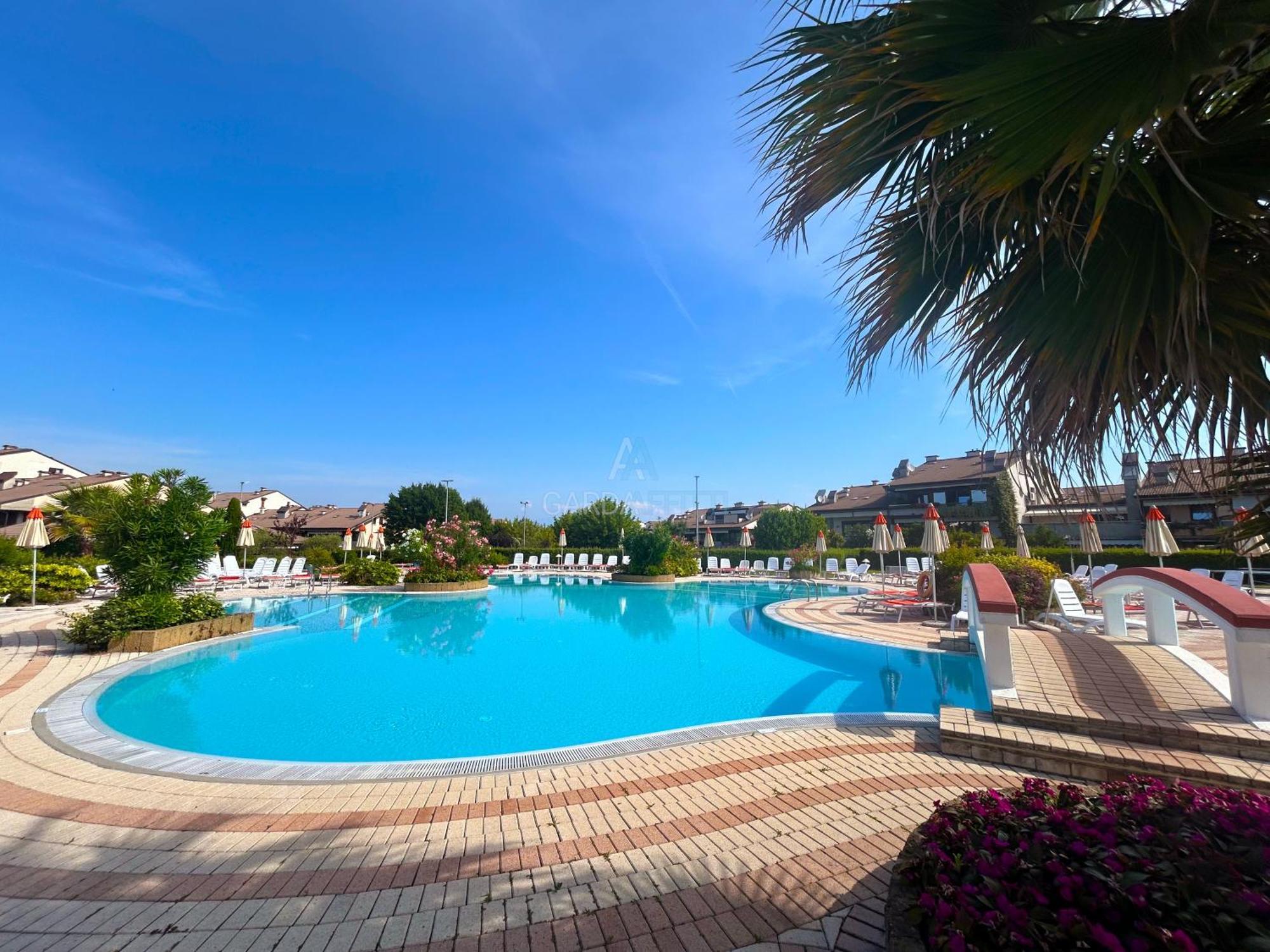 Perla Apartment - 3 Piscine E Un Bar - Desenzano 代森扎诺-德尔加达 外观 照片