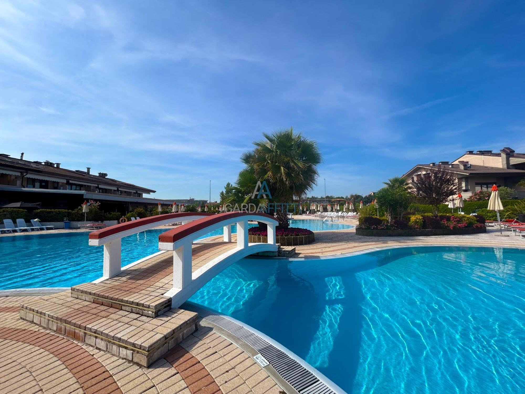 Perla Apartment - 3 Piscine E Un Bar - Desenzano 代森扎诺-德尔加达 外观 照片