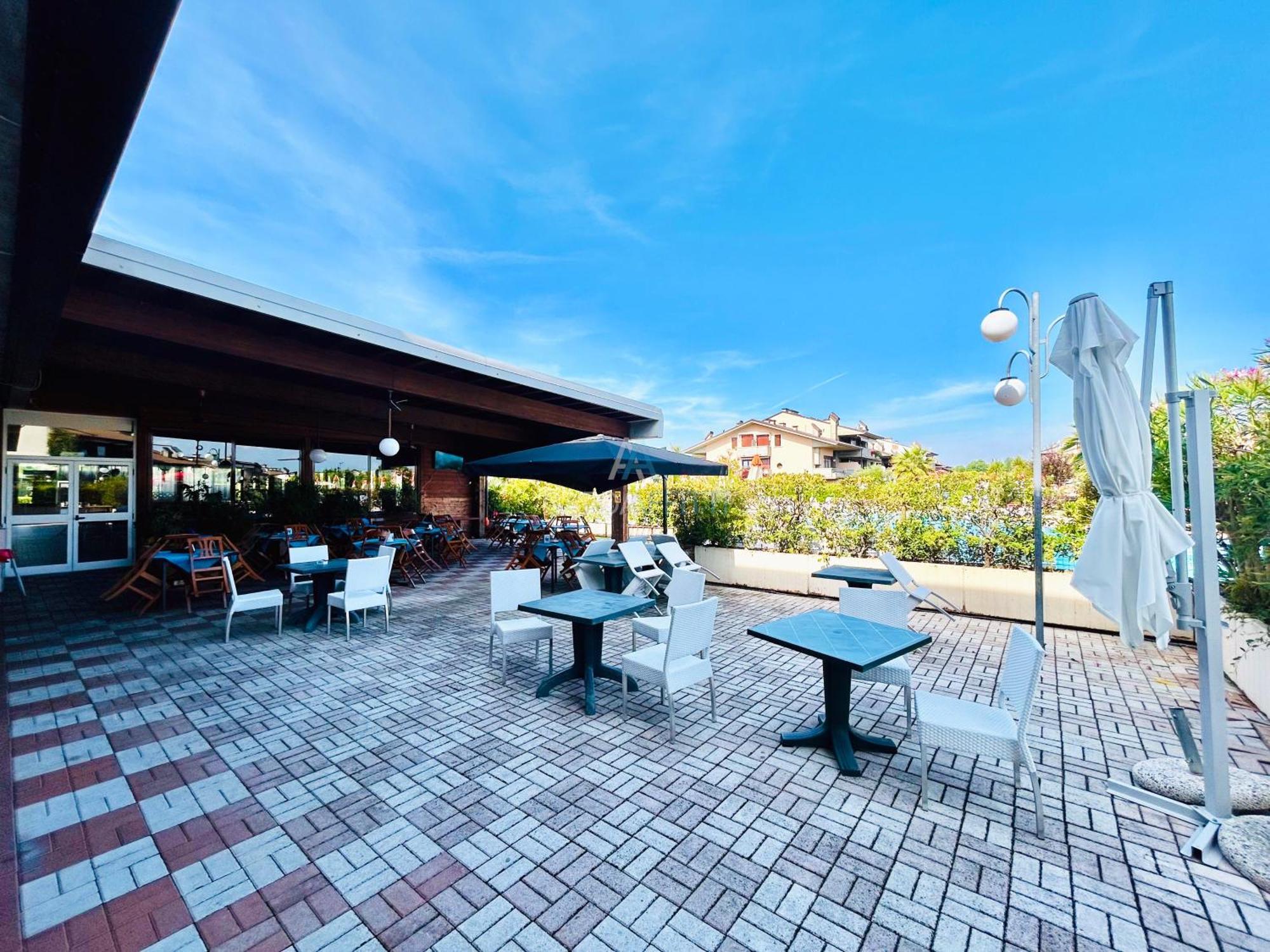 Perla Apartment - 3 Piscine E Un Bar - Desenzano 代森扎诺-德尔加达 外观 照片
