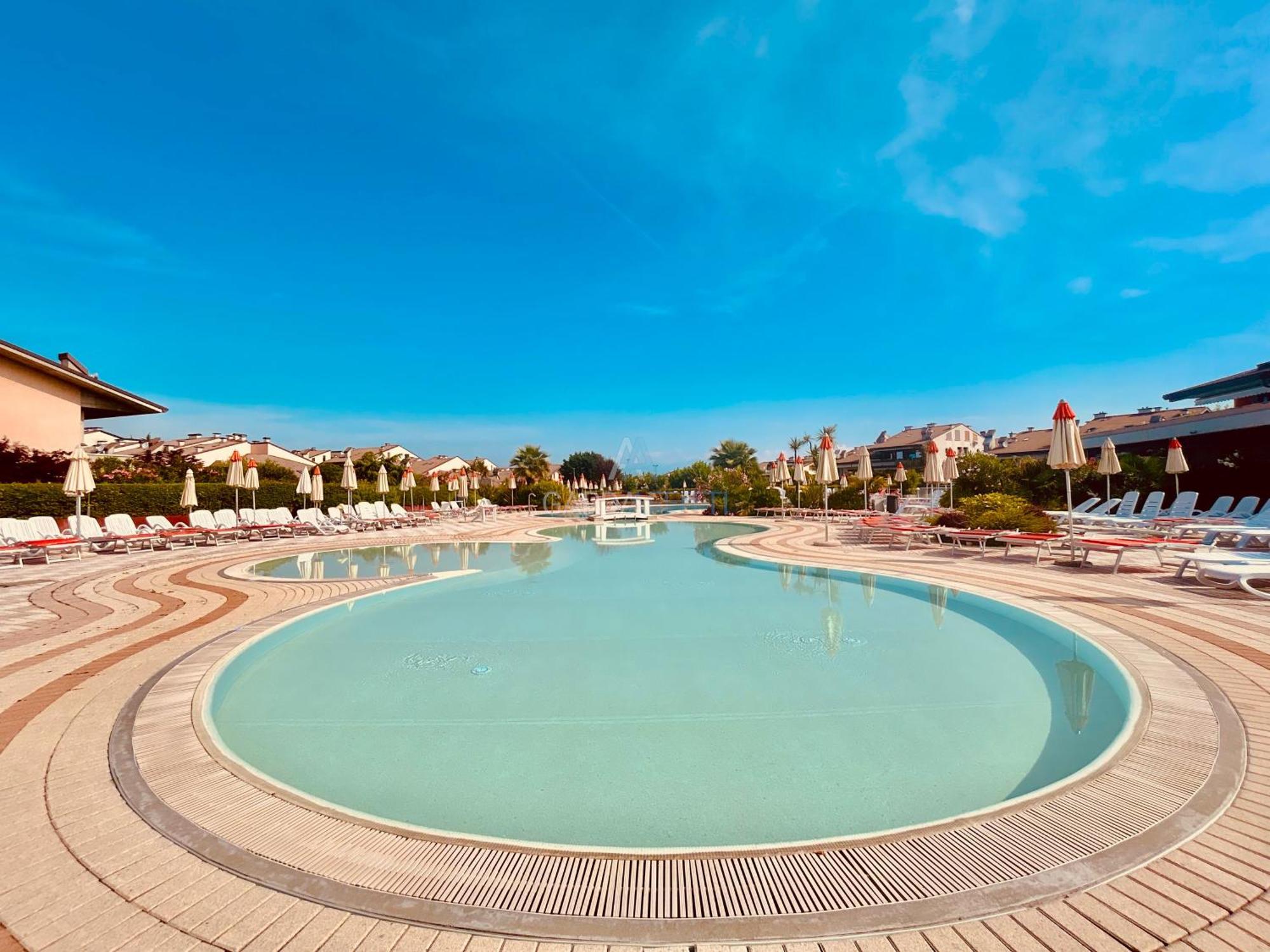 Perla Apartment - 3 Piscine E Un Bar - Desenzano 代森扎诺-德尔加达 外观 照片