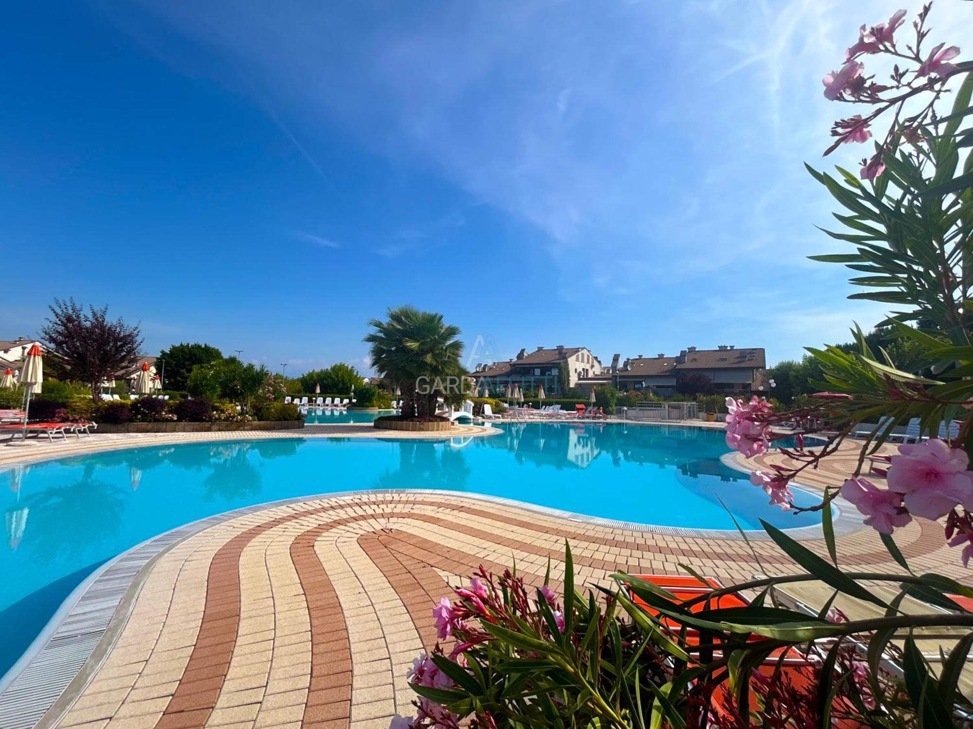 Perla Apartment - 3 Piscine E Un Bar - Desenzano 代森扎诺-德尔加达 外观 照片