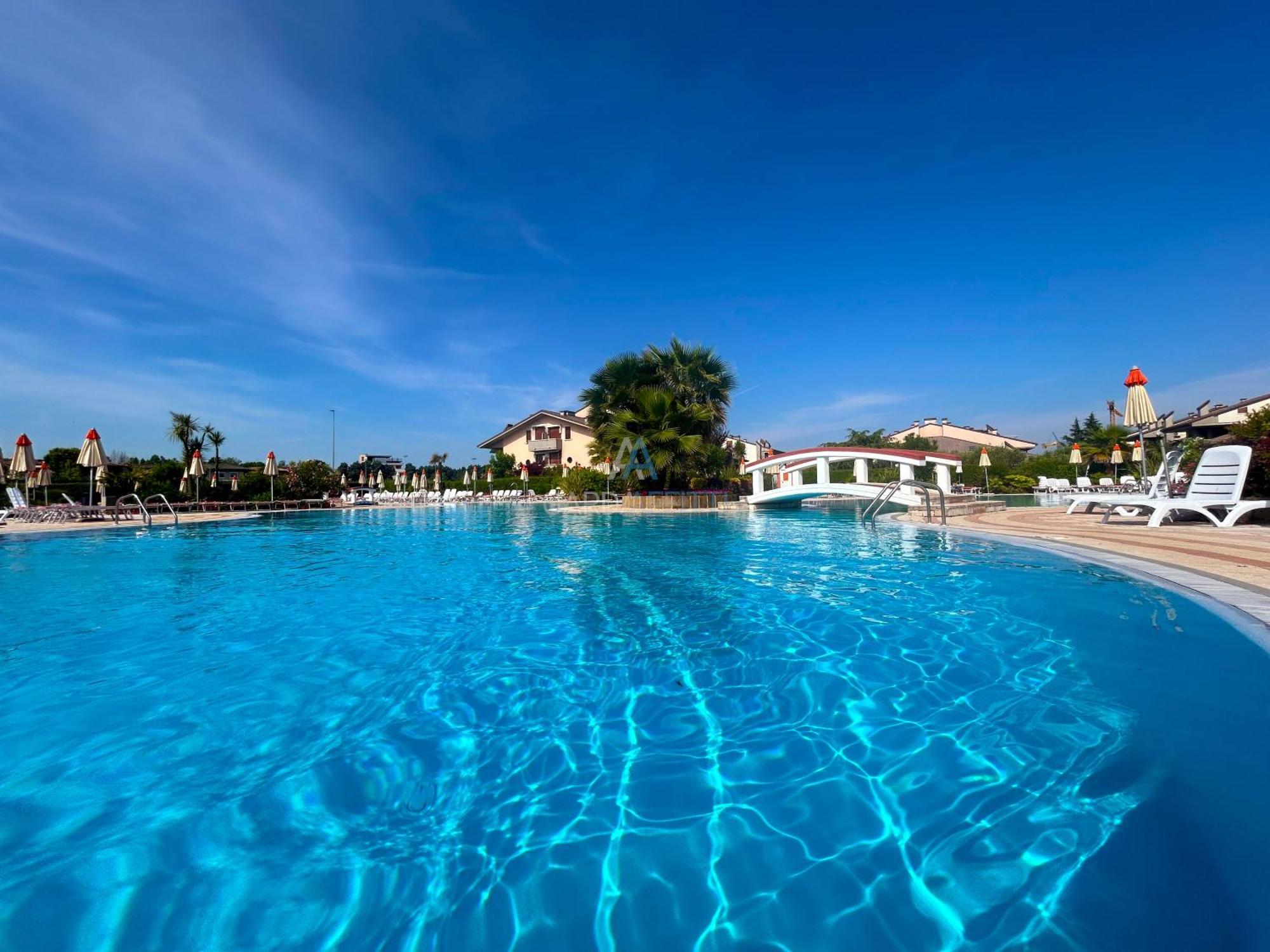 Perla Apartment - 3 Piscine E Un Bar - Desenzano 代森扎诺-德尔加达 外观 照片
