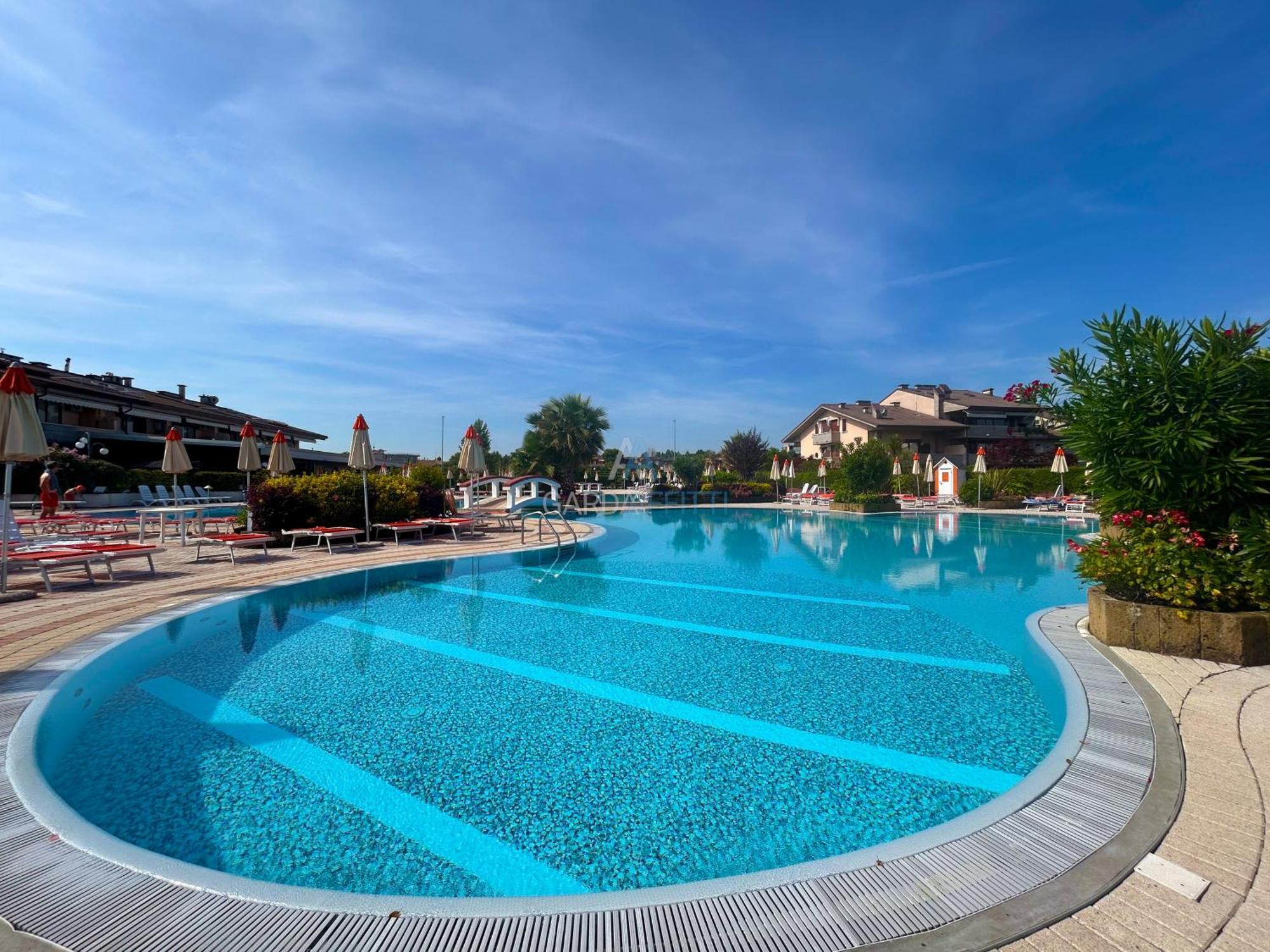 Perla Apartment - 3 Piscine E Un Bar - Desenzano 代森扎诺-德尔加达 外观 照片
