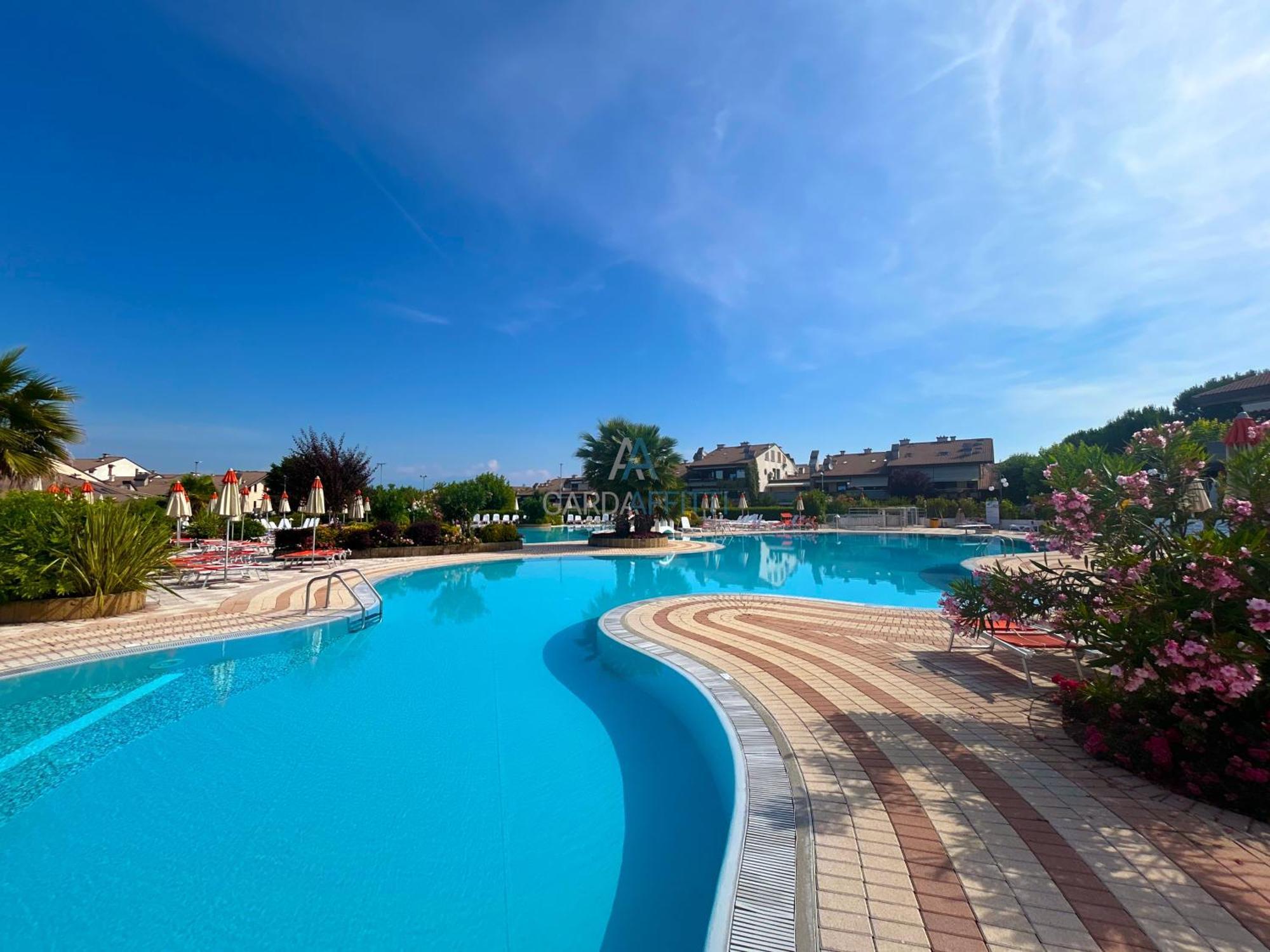 Perla Apartment - 3 Piscine E Un Bar - Desenzano 代森扎诺-德尔加达 外观 照片