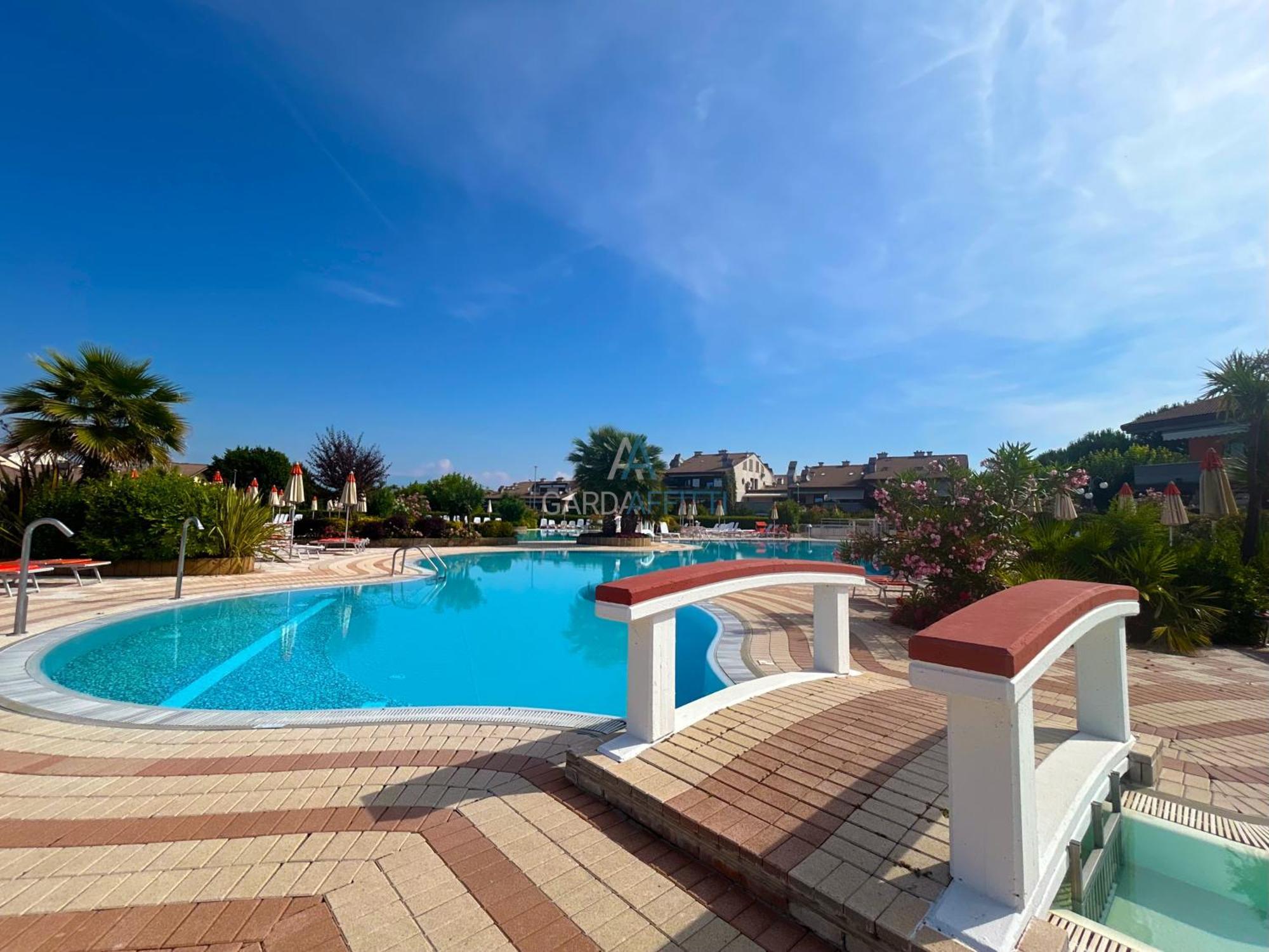 Perla Apartment - 3 Piscine E Un Bar - Desenzano 代森扎诺-德尔加达 外观 照片